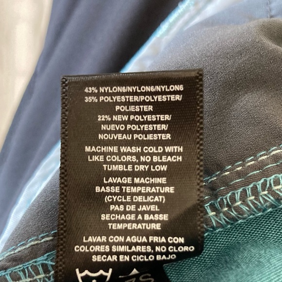 Kuhl Nylon/Polyester Bermudas. EUC like new - Picture 4 of 6